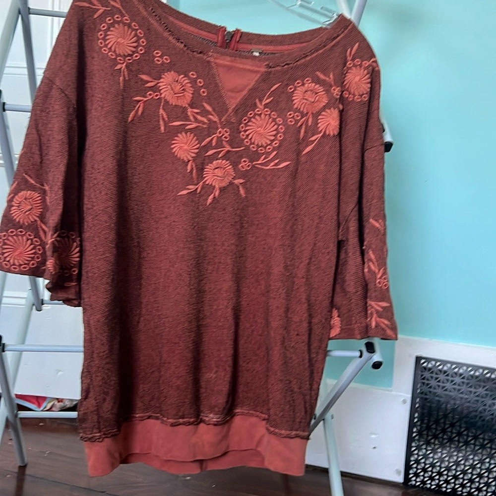 Free people top, so cute!
